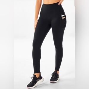 Fabletics high rise motion 365 5/8 black pocket leggings size medium